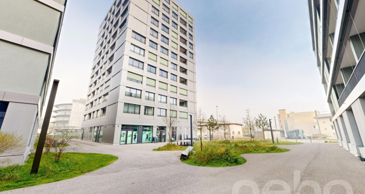 Moderne 4.5-Zimmerwohnung mit Loggia, Weitblick und Tiefgaragenplätzen image 1