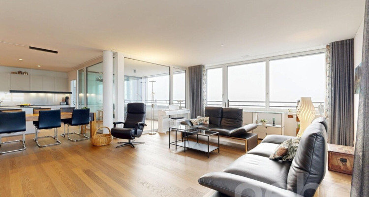 Moderne 4.5-Zimmerwohnung mit Loggia, Weitblick und Tiefgaragenplätzen image 2