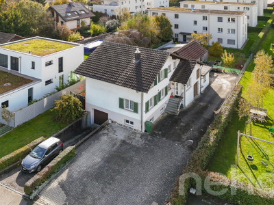 Familiendomiziel mit Dachgeschosswohnung, Werkstatt und Schopf image 1