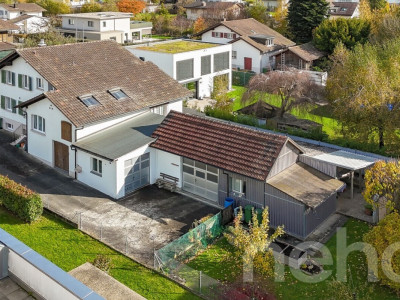 Familiendomiziel mit Dachgeschosswohnung, Werkstatt und Schopf image 2