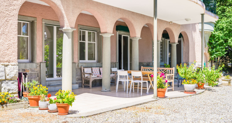 Élégant appartement de caractère avec jardin au centre de Lausanne image 9