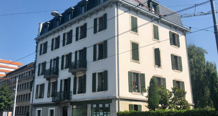 Locaux commerciaux au bord du Rhône image 1