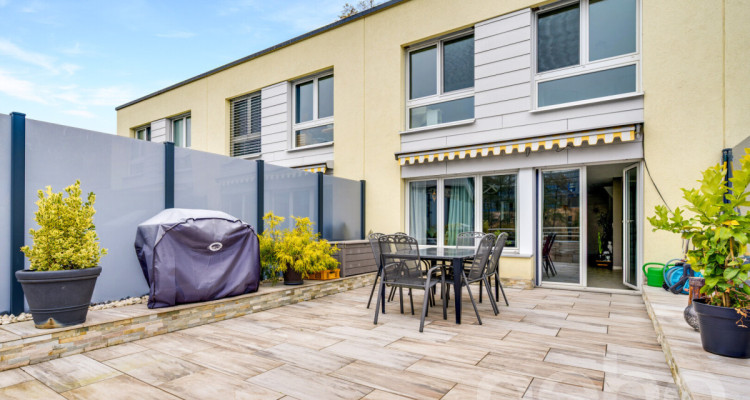 4.5-Zimmer-Reihenhaus mit grosszügiger Terrasse in Wollerau image 2