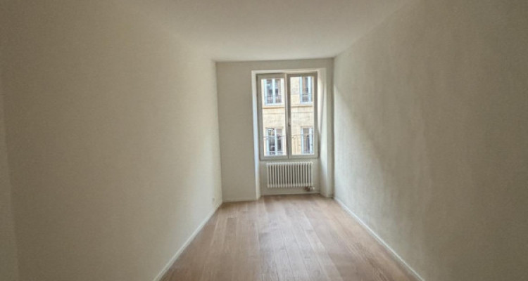 Bureau au centre-ville de Neuchâtel image 11