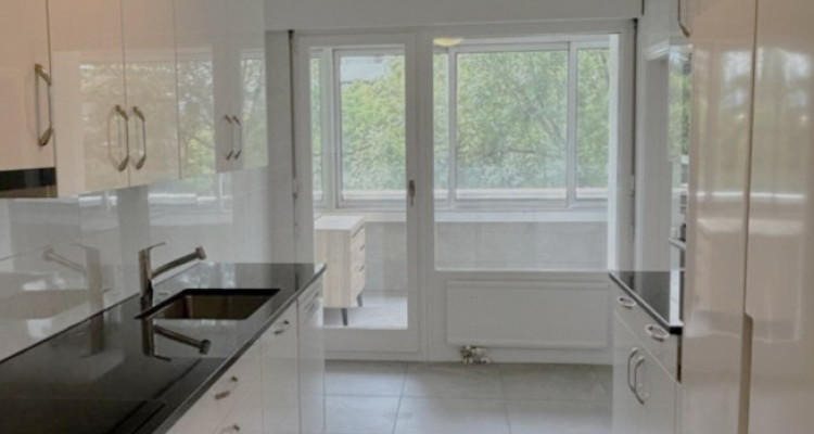 SPACIEUX APPARTEMENT TRAVERSANT DANS RÉSIDENCE DE LUXE  image 6