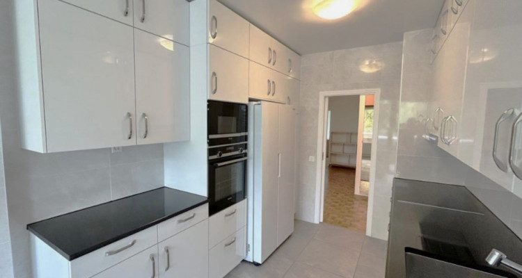 SPACIEUX APPARTEMENT TRAVERSANT DANS RÉSIDENCE DE LUXE  image 5