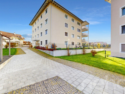 Moderne 4.5-Zimmerwohnung mit grossem Balkon und hochwertiger Küche image 3