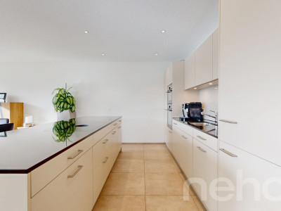 Moderne 4.5-Zimmerwohnung mit grossem Balkon und hochwertiger Küche image 2