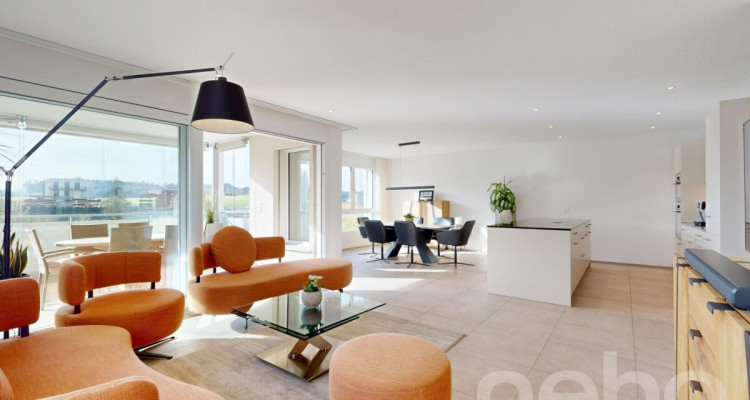 Moderne 4.5-Zimmerwohnung mit grossem Balkon und hochwertiger Küche image 1