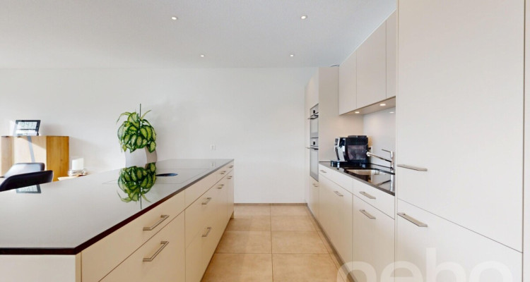 Moderne 4.5-Zimmerwohnung mit grossem Balkon und hochwertiger Küche image 2
