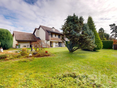 Einfamilienhaus mit grossem Garten am Ende einer Sackgasse image 1