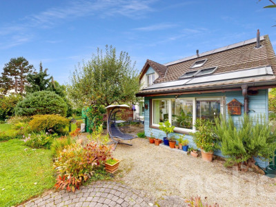 Sehr gepflegtes Doppeleinfamilienhaus mit gemütlichem Garten image 1