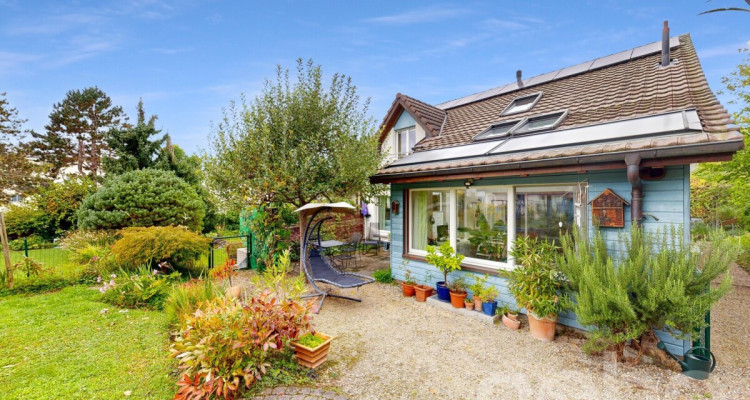 Sehr gepflegtes Doppeleinfamilienhaus mit gemütlichem Garten image 1