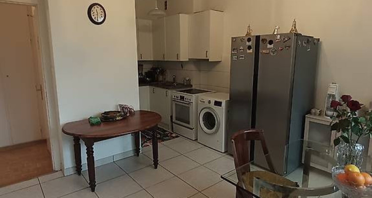 XI.	Bel appartement de 3 pièces avec balcon et à côté du lac à Genève image 2