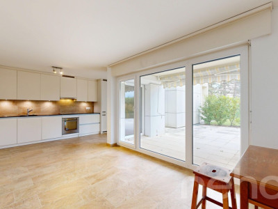 Appartement rénové de 3,5 pièces avec grande terrasse privée image 4