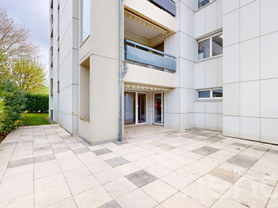 Appartement rénové de 3,5 pièces avec grande terrasse privée image 11