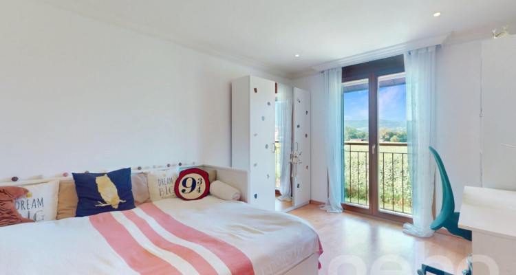 Face à un champ agricole image 7