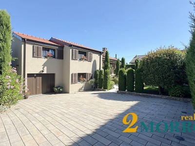 Belle villa individuelle entièrement rénovée avec piscine et jardin  image 2