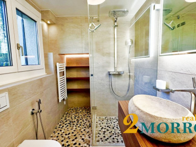 Belle villa individuelle entièrement rénovée avec piscine et jardin  image 8