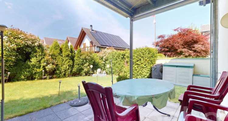 Charmantes Einfamilienhaus mit grossem Garten und Garagenbox image 1