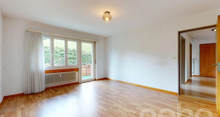 Attraktive 4-Zimmer-Wohnung mit Balkon in der Nähe des Dorfplatzes image 1