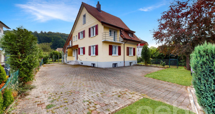 Einfamilienhaus 8Zi. mit separater Einliegerwohnung und Baulandreserve image 1