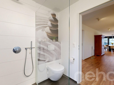 Moderne und grosszügige 4.5-Zimmerwohnung mit Schwedenofen image 9