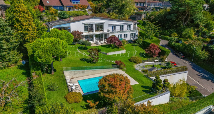 Prestigeobjekt mit parkähnlichem garten, schwimmbad und panoramablick image 10