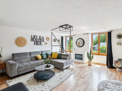 5-room duplex in historic downtown building image 1