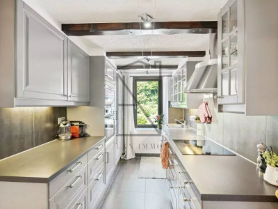 5-room duplex in historic downtown building image 5