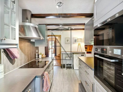 5-room duplex in historic downtown building image 8