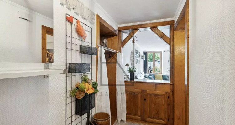 5-room duplex in historic downtown building image 4