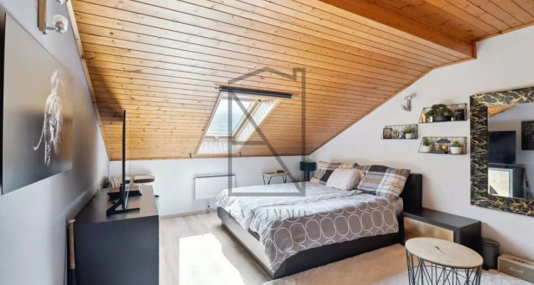 5-room duplex in historic downtown building image 7