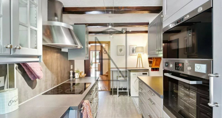 5-room duplex in historic downtown building image 8