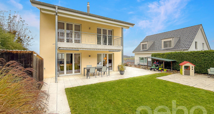 Modernes Einfamilienhaus mit gepflegtem Garten und hochwertigem Ausbau image 1