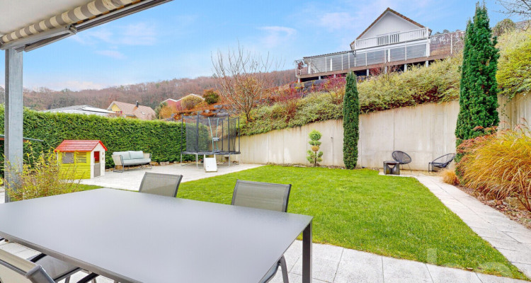 Modernes Einfamilienhaus mit gepflegtem Garten und hochwertigem Ausbau image 12