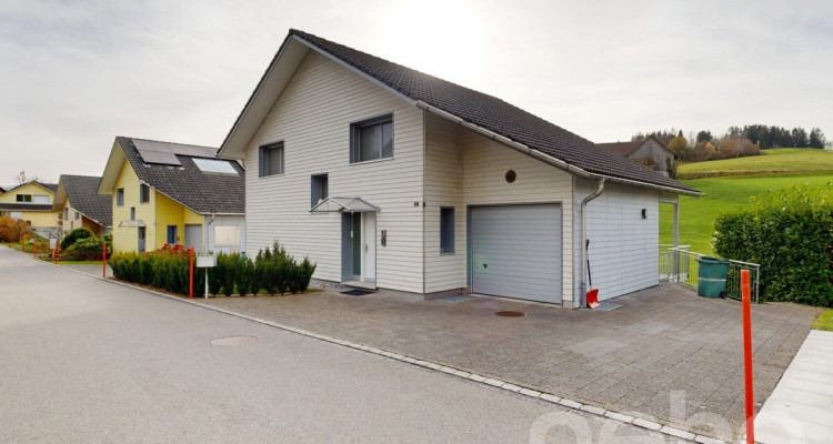 Freistehendes Haus, familienfreundliche und ruhige Lage image 1