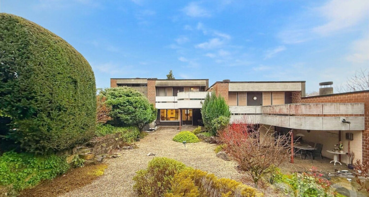 Charmantes Einfamilienhaus mit Gartenidylle an sonniger Hanglage image 2