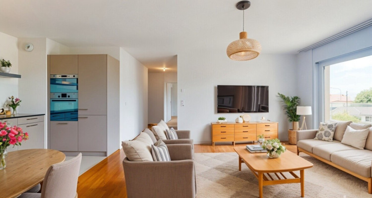 Appartement lumineux de 3.5 pièces avec un vaste balcon image 3