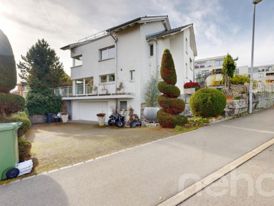 Grosszügiges Einfamilienhaus mit Gartenidylle und Seesicht image 1