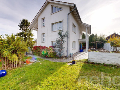 Grosszügiges Einfamilienhaus mit Gartenidylle und Seesicht image 2