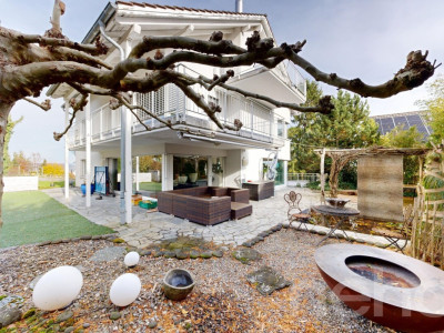 Grosszügiges Einfamilienhaus mit Gartenidylle und Seesicht image 3