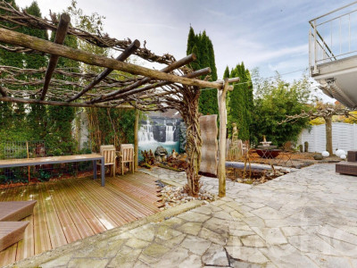 Grosszügiges Einfamilienhaus mit Gartenidylle und Seesicht image 4