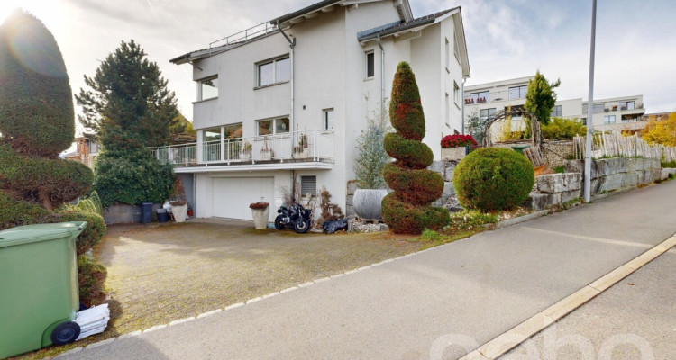 Grosszügiges Einfamilienhaus mit Gartenidylle und Seesicht image 1
