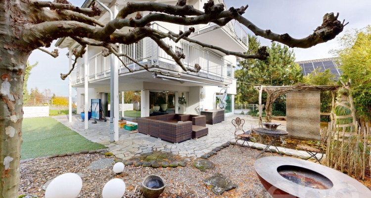 Grosszügiges Einfamilienhaus mit Gartenidylle und Seesicht image 3