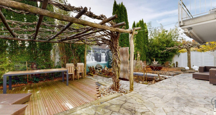 Grosszügiges Einfamilienhaus mit Gartenidylle und Seesicht image 4