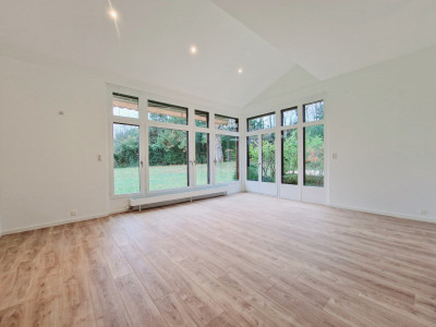 Fabuleux appartement en terrasse et jardin, piscine, fitness et tennis  image 1