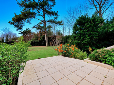 Fabuleux appartement en terrasse et jardin, piscine, fitness et tennis  image 2