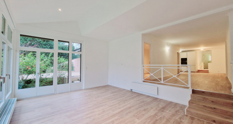 Fabuleux appartement en terrasse et jardin, piscine, fitness et tennis  image 3