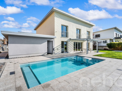 Modernes Einfamilienhaus mit Weitsicht und privatem Schwimmbad image 1
